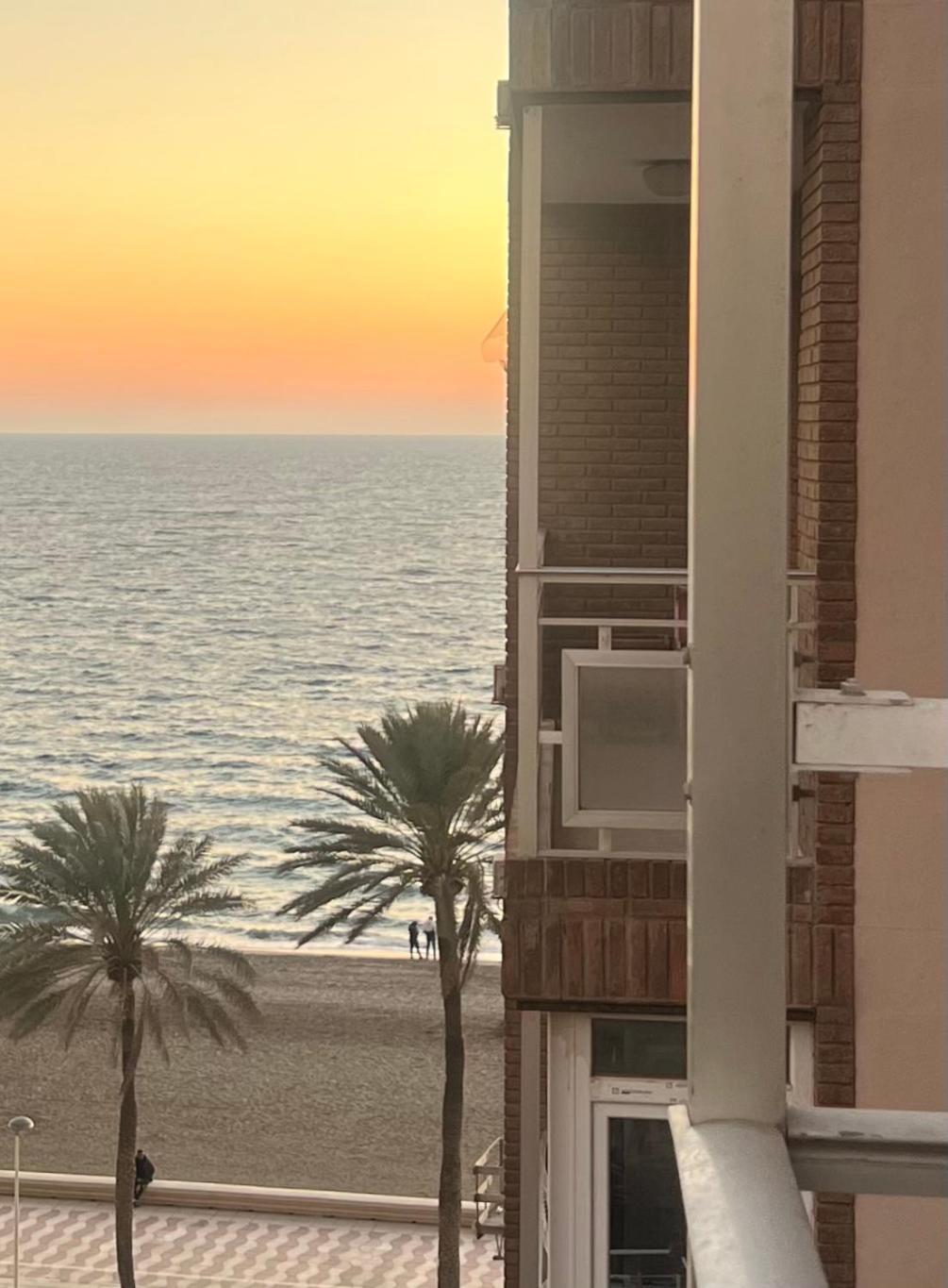 Playa Calle California, Parking * Almeria